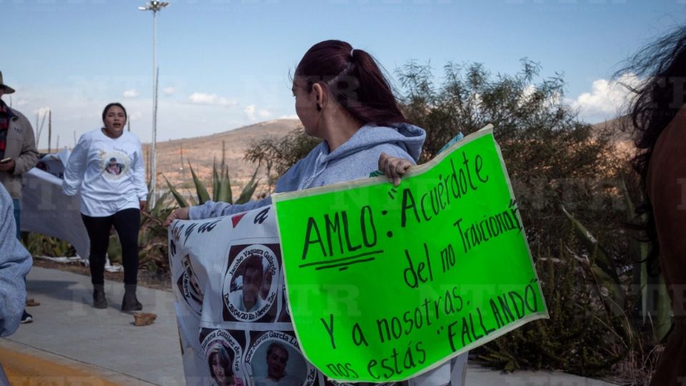 Desde el Palacio de Convenciones de Zacatecas, las madres buscadoras de personas desaparecidas exigieron atención de parte del gobierno del estado y federal para buscar y encontrar a sus familiares; el presidente asintió y se fue