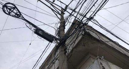 El laberinto indescifrable de los cables y líneas telefónicas en León