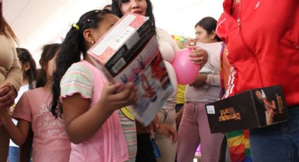 Reyes Magos visitan a niños en Santa Martha Acatitla