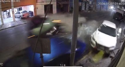 Automovilista ebrio escapaba de alcoholímetro y destroza 3 vehículos | VIDEO