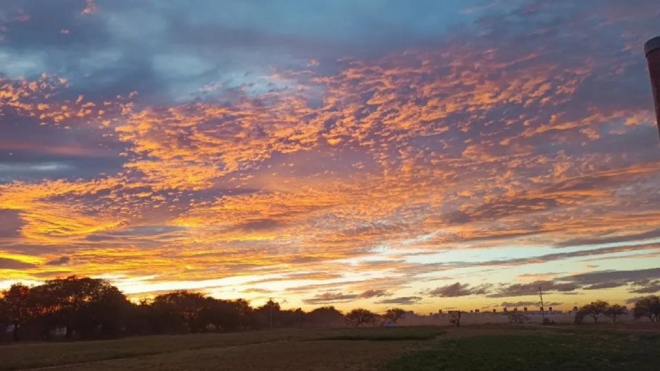 Así se vio la tarde de este domingo el cielo en León.