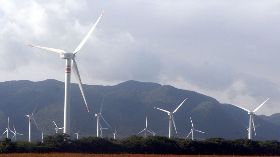 La energía eólica es la energía obtenida del viento, o sea, la energía cinética generada por efecto de las corrientes de aire, y que es transformada en otras formas útiles para las actividades humanas