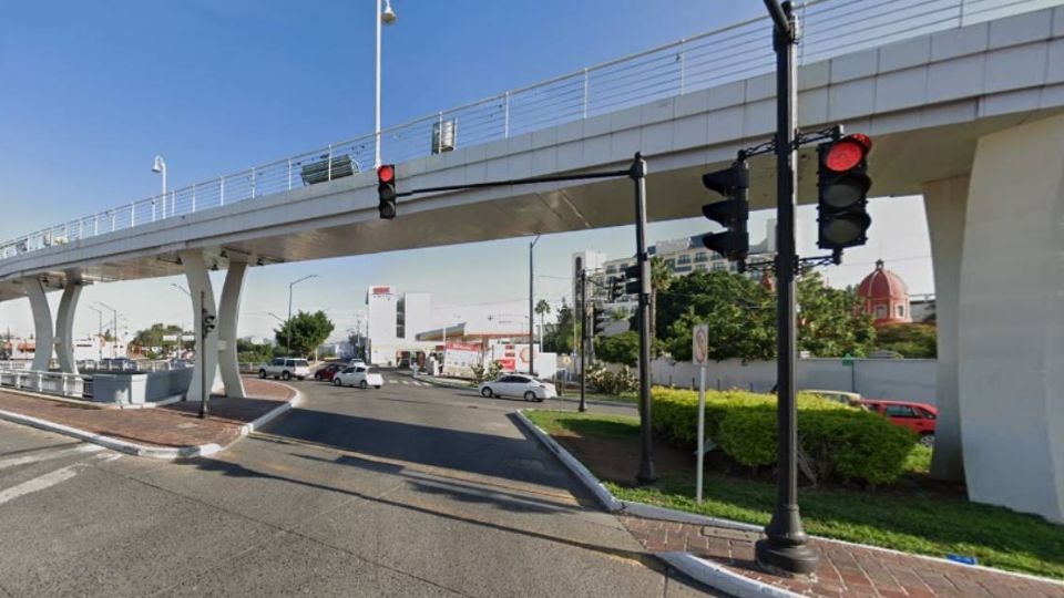 Jóvenes han intentado arrojarse del 'Puente del Amor'.
