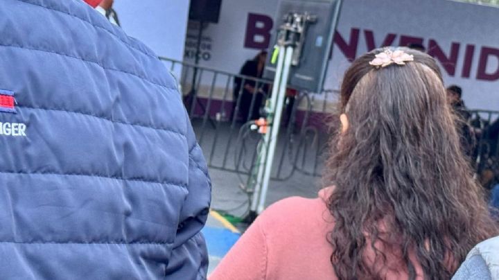 "¿Nada más porque somos jodidos?", pobladores de Texcapilla esperan 8 hrs para ver a Delfina