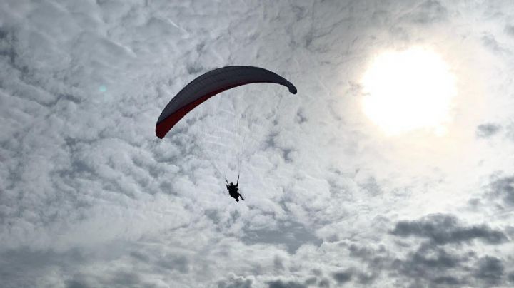 Las fotos espectaculares en parapente del guanajuatense fallecido en la playa