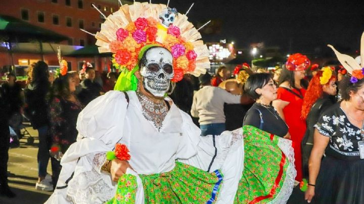 Entre catrinas y mega ofrenda, Tlalnepantla recibe el Día de Muertos
