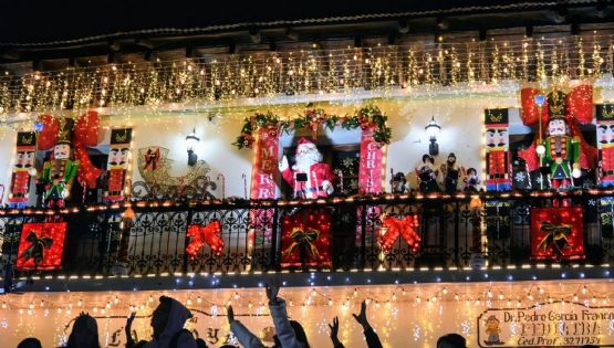 Navidad en las montañas: Santa, caída de nieve, villa iluminada y más en Real del Monte