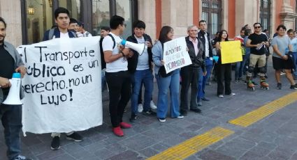 Marchan universitarios contra aumento al pasaje del transporte