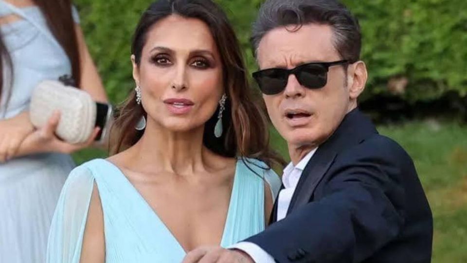 El famoso cantante por fin habría subido al altar.