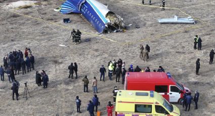 Avión se estrella en plena navidad: lo que se sabe del accidente en Kazajistán