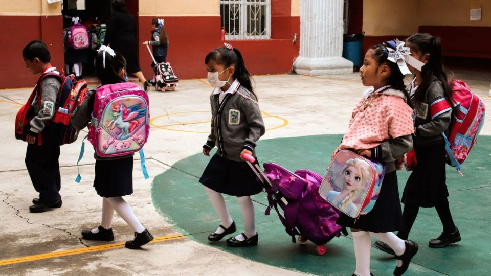 La suspensión de clases en el nivel de educación básica en escuelas públicas y privadas