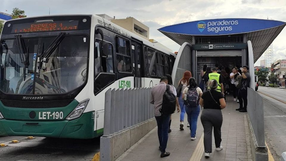 Analizan en el municipio el aumento al pasaje en León.