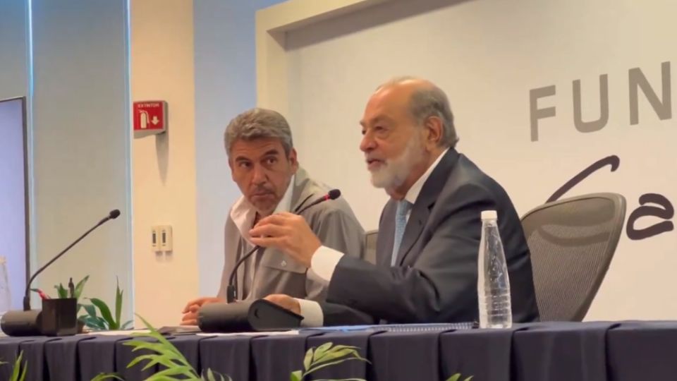 Arturo Elías Ayub y Carlos Slim, en conferencia de prensa