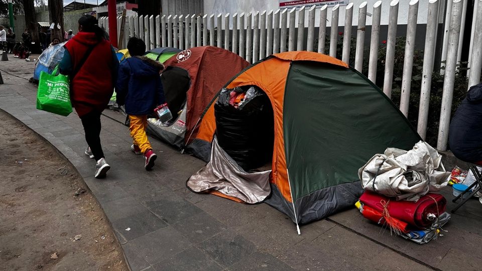 Retiran casas de campaña de inmediaciones del Hospital para el Niño en Toluca