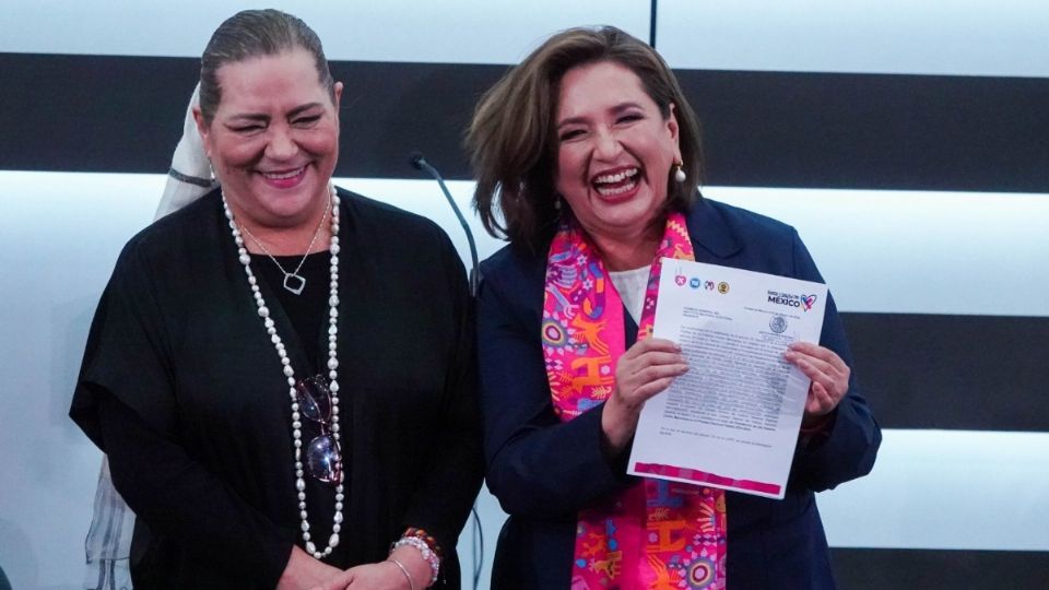 Xóchitl Gálvez se registró ante el INE como candidata presiencial por Fueza y Corazón por México.