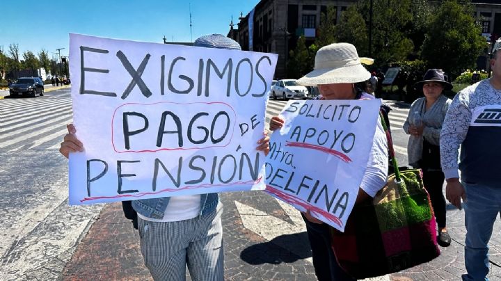 “Tuve que vender mi auto para sobrevivir”; trabajadores del Edomex exigen el pago de sus pensiones