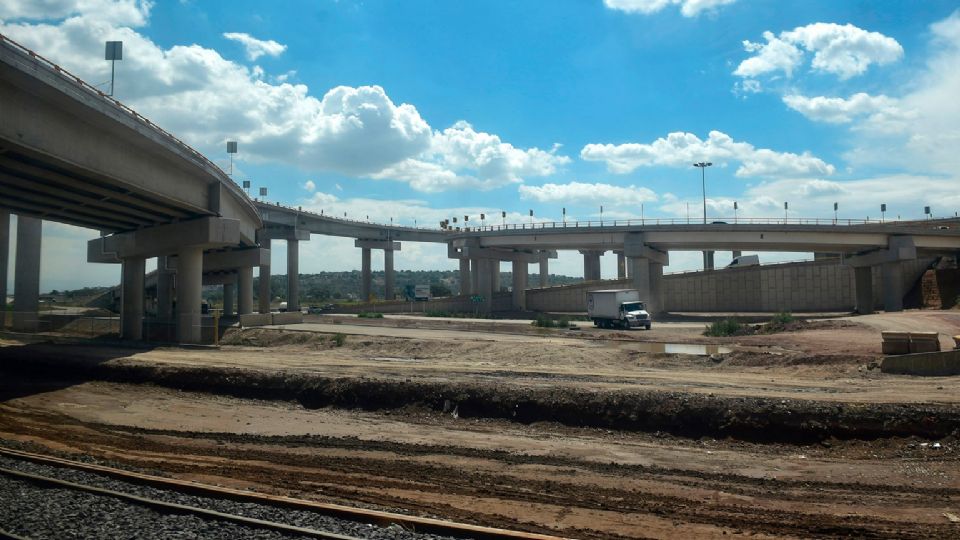 Labores de construcción del tramo Lechería-AIFA del Tren Suburbano.
