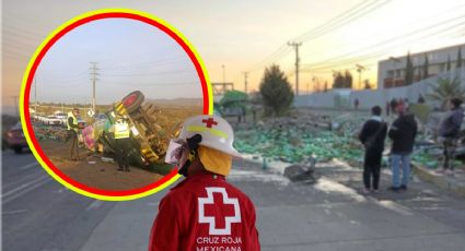 Camión cargado con cloro sufre aparatosa volcadura frente al hospital de Tulancingo | VIDEO