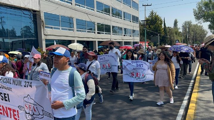 Marchan docentes y estudiantes del Edomex para exigir reconocimiento