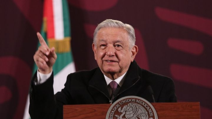 Presenta Latinus a presunto capo; dice saber de narco financiamiento a AMLO