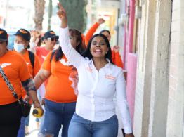“Acabar con la vieja política”, así inicia campaña Adriana Flores por el Senado