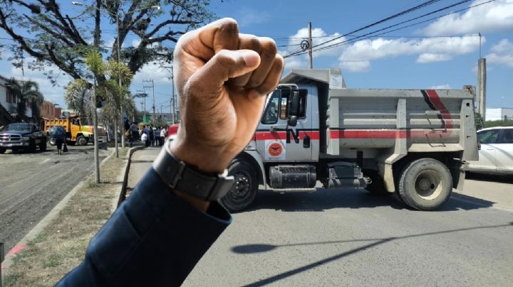 Camioneros de la CATEM bloquean el tramo Huejutla- Chalahuiyapa