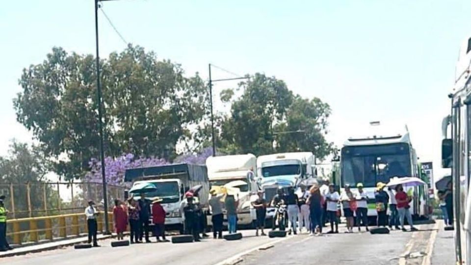 Carretera México-Pachuca, bloqueada en Ecatepec por escasez de agua
