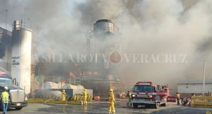 Tras 24 horas, siguen labores por incendio en empresa International Paper de Ixtaczoquitlán