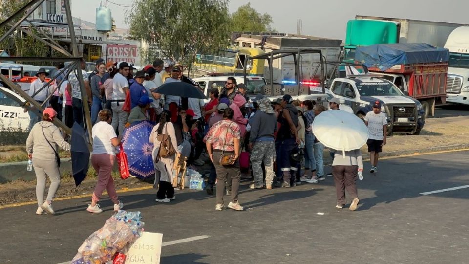 Crisis de agua: Desquician la circulación vecinos de Ecatepec por falta de agua