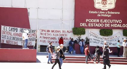 Campesinos de Ixmiquilpan mantienen bloqueo en accesos de Palacio de Gobierno