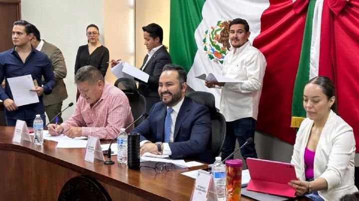 Ante rezago en análisis de 600 iniciativas, Alejandro Enciso presume avance