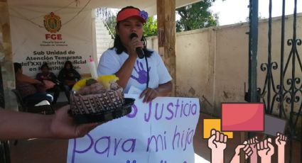 En 8M, madre lleva pastel a Fiscalía de Minatitlán, a un año de denunciar abuso contra su hija
