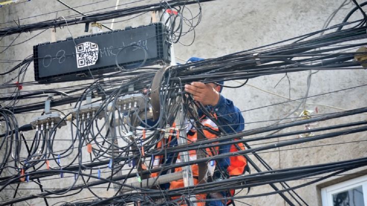 Quitan cablerío de Coyoacán; 40 toneladas de cableado aéreo estaba en desuso