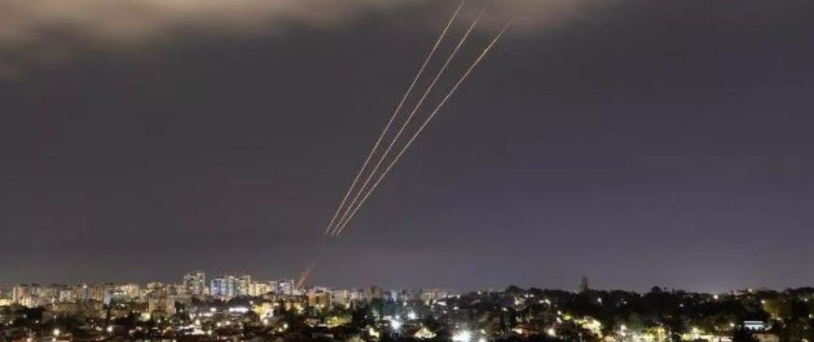 Hizbulá responde al asesinato de líderes aliados con ataques de cohetes contra Israel