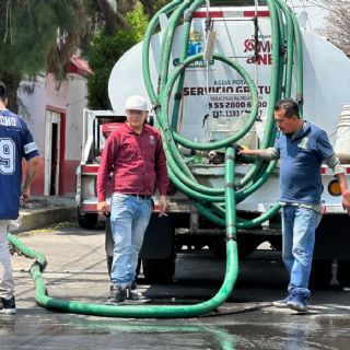 Vecinos de Neza reclaman agua tras brote de desechos