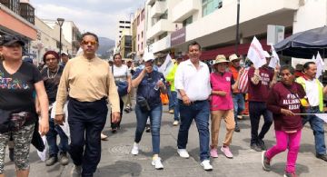Marchan desde Tulancingo a Pachuca, inconformes por candidatura de Morena