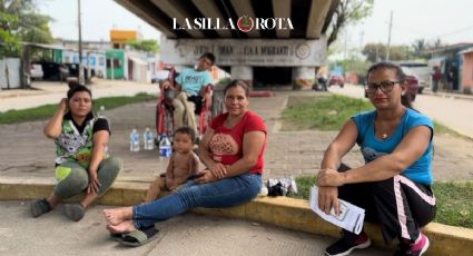 Maribel recorre Veracruz con su hijo en silla de ruedas en busca del sueño americano