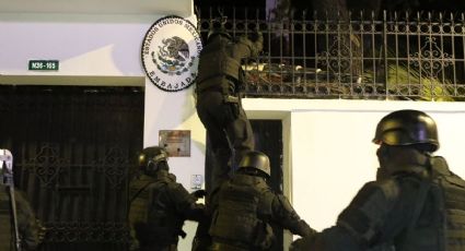 Rompe México relaciones con Ecuador tras irrupción de policía en embajada mexicana