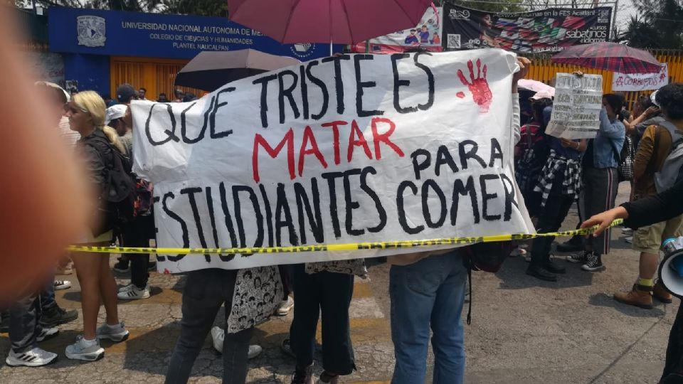 Alumnos de CCH Naucalpan y FES Acatlán marchan por justicia