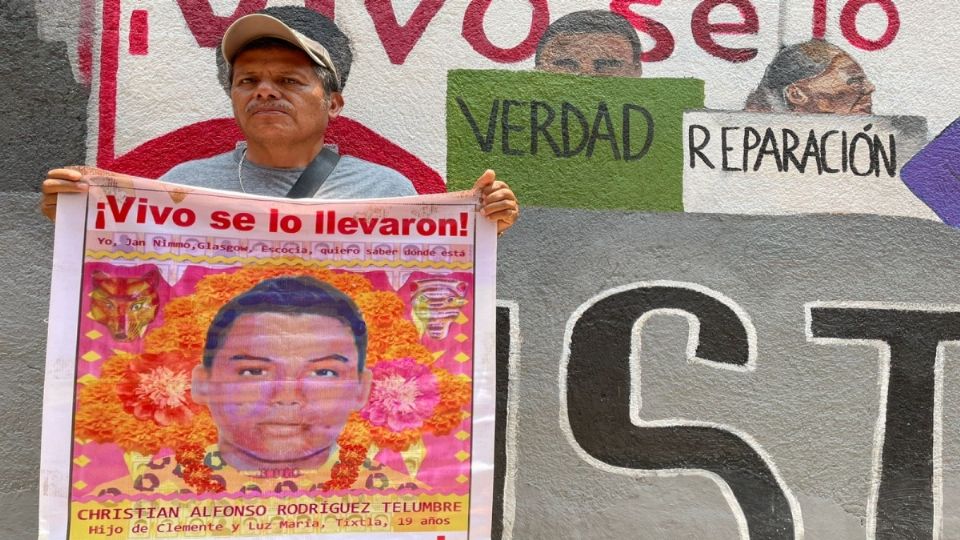 Clemente Rodríguez, padre de Cristian Alfonso Rodríguez Telumbre, uno de los 43 normalistas desaparecidos