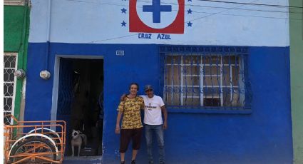 La casa del Cruz Azul: hasta dónde llega el amor que hombre pintó su casa de azul