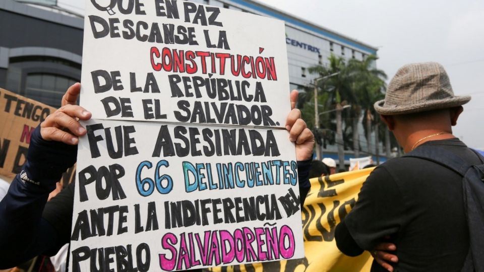 Organizaciones de la sociedad civil calificaron de antidemocrática la reforma a la constitución que promovió el presidente de El Salvador Nayib Bukele