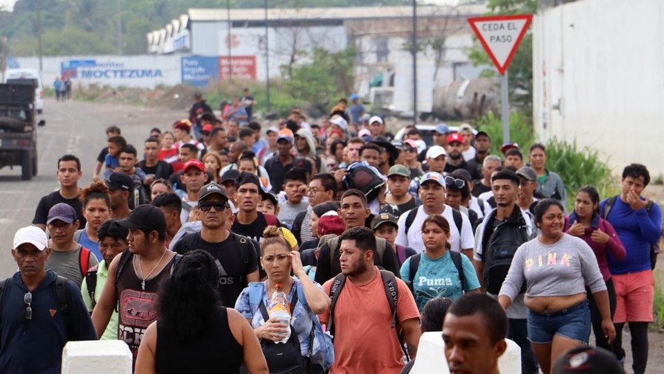 Cientos de migrantes se suman a caravana migrante en Chiapas