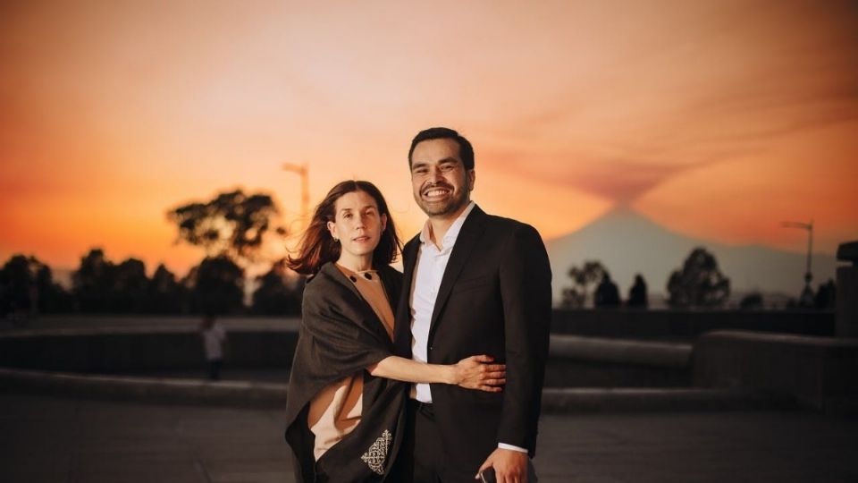 La pareja del candidato a la presidencia de Movimiento Ciudadano es hija de Rubén Aguilar Valenzuela; aunque no se han casado tienen dos hijos