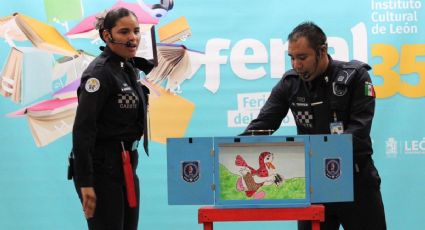 Policías de León dejan las armas y cuentan cuentos para niños