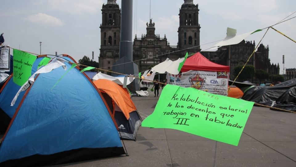 Los maestros de la CNTE mantiene un plantón en Zócalo desde el pasado 15 de mayo
