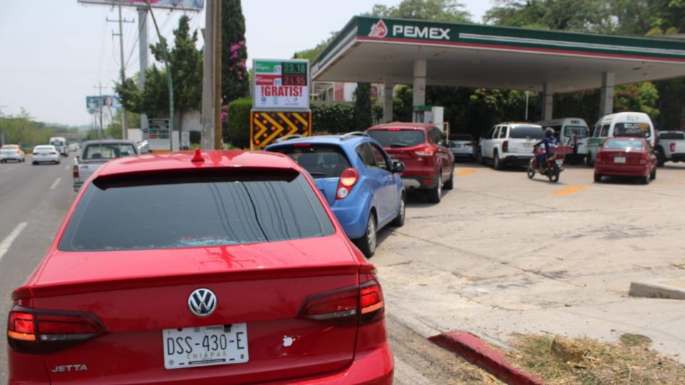 Por psicosis de combustible en Chiapas, saturaron las gasolineras