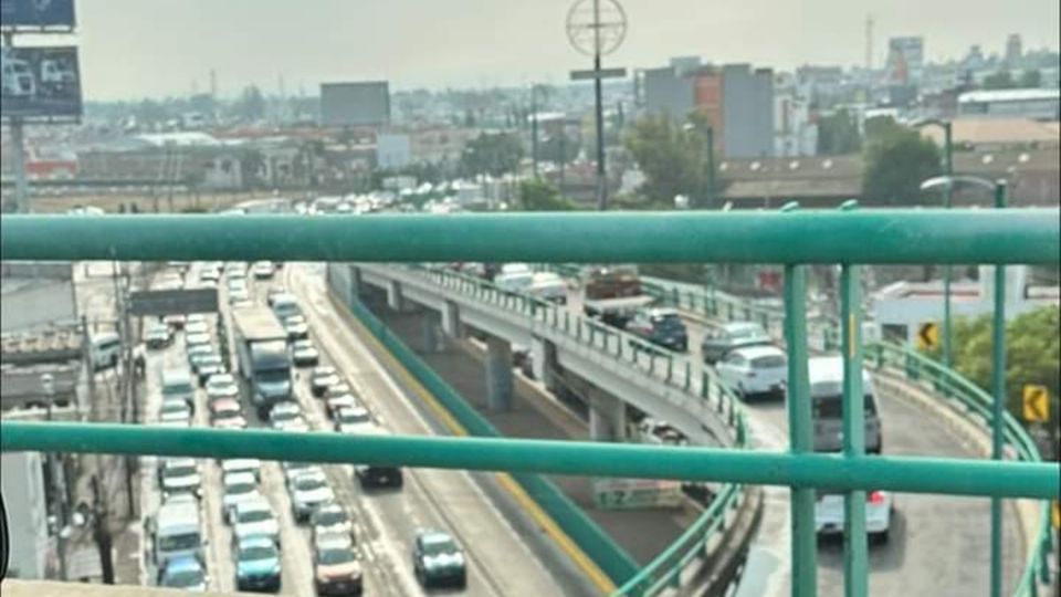 Colapsan la vía López Portillo y la México-Querétaro por lluvias y accidentes