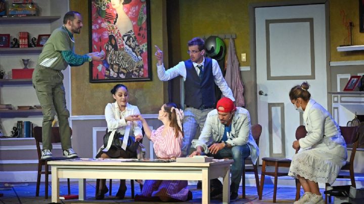 Estrenan comedia "Toc Toc" en Pachuca, con Lola Cortés y Ulises de la Torre