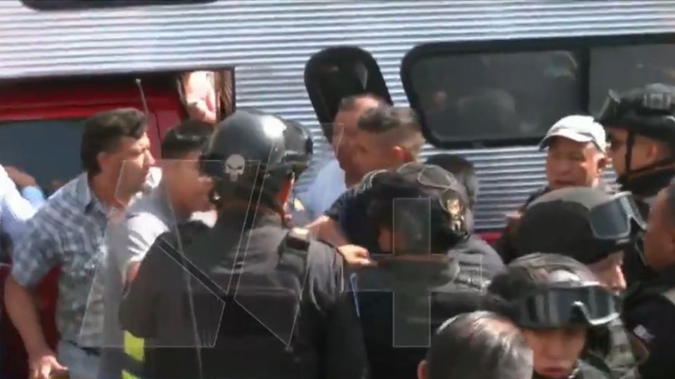 Muere persona en enfrentamiento entre vecinos y policías en Leyes de Reforma en Iztapalapa